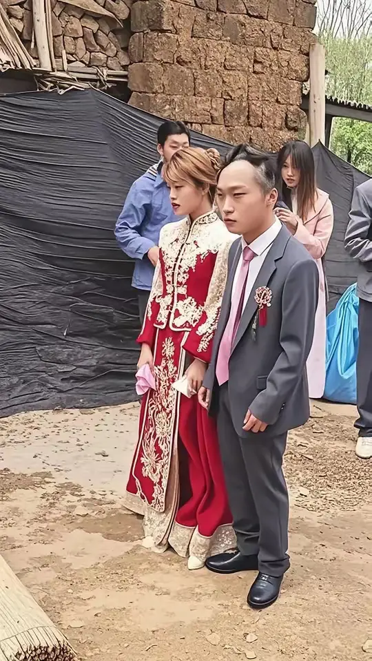 大哥能娶到这样的新娘，你知足吧
