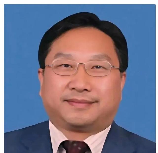 湖北台原台长郭忠终于进去了，这下彻底破案了。怪不得以前湖北卫视全是广告，一集电视