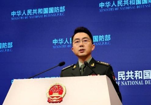 国防部发布会，一个记者突然抛出个尖锐问题：要是日方强行登钓鱼岛，怎么办？现场瞬间