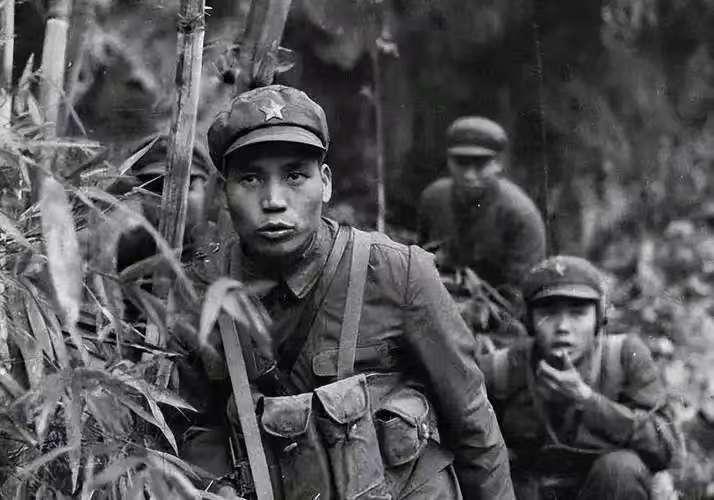 79年，我军用12吨炸药2吨汽油，爆破越军大型工事，埋葬上千越军你们知道这