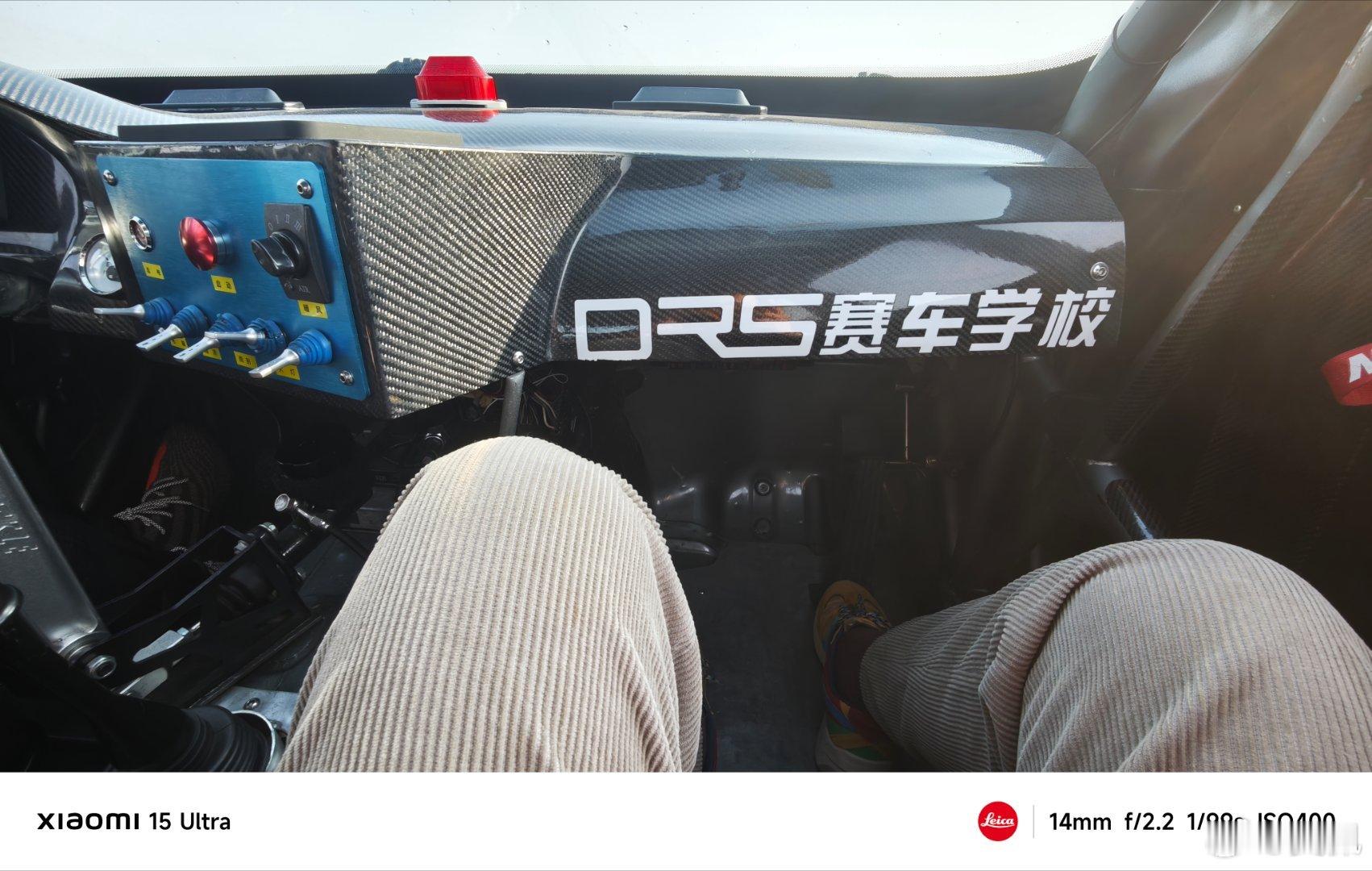 你猜这是什么教练车，副驾不是刹车，居然是油门