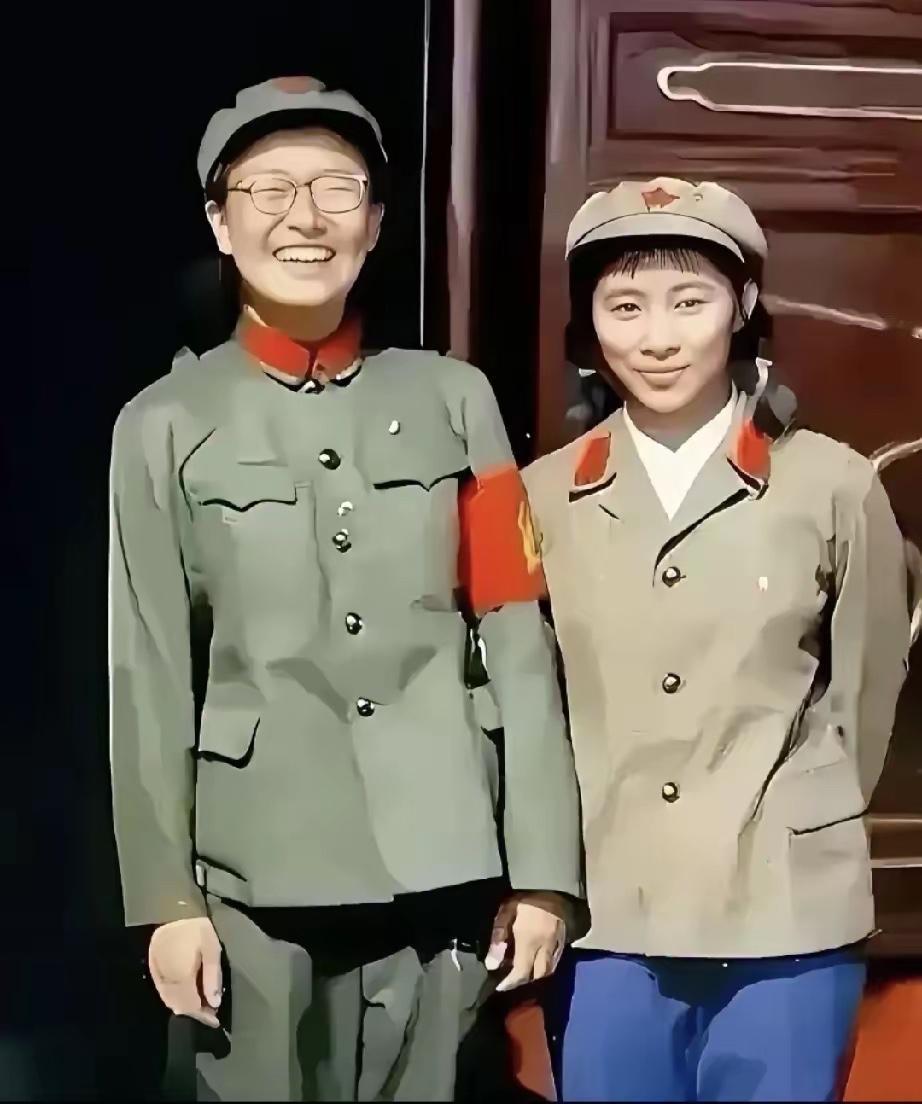 我敢打赌，能把这两位女生，全部认出来的，绝对是一位近代历史方面的高手。