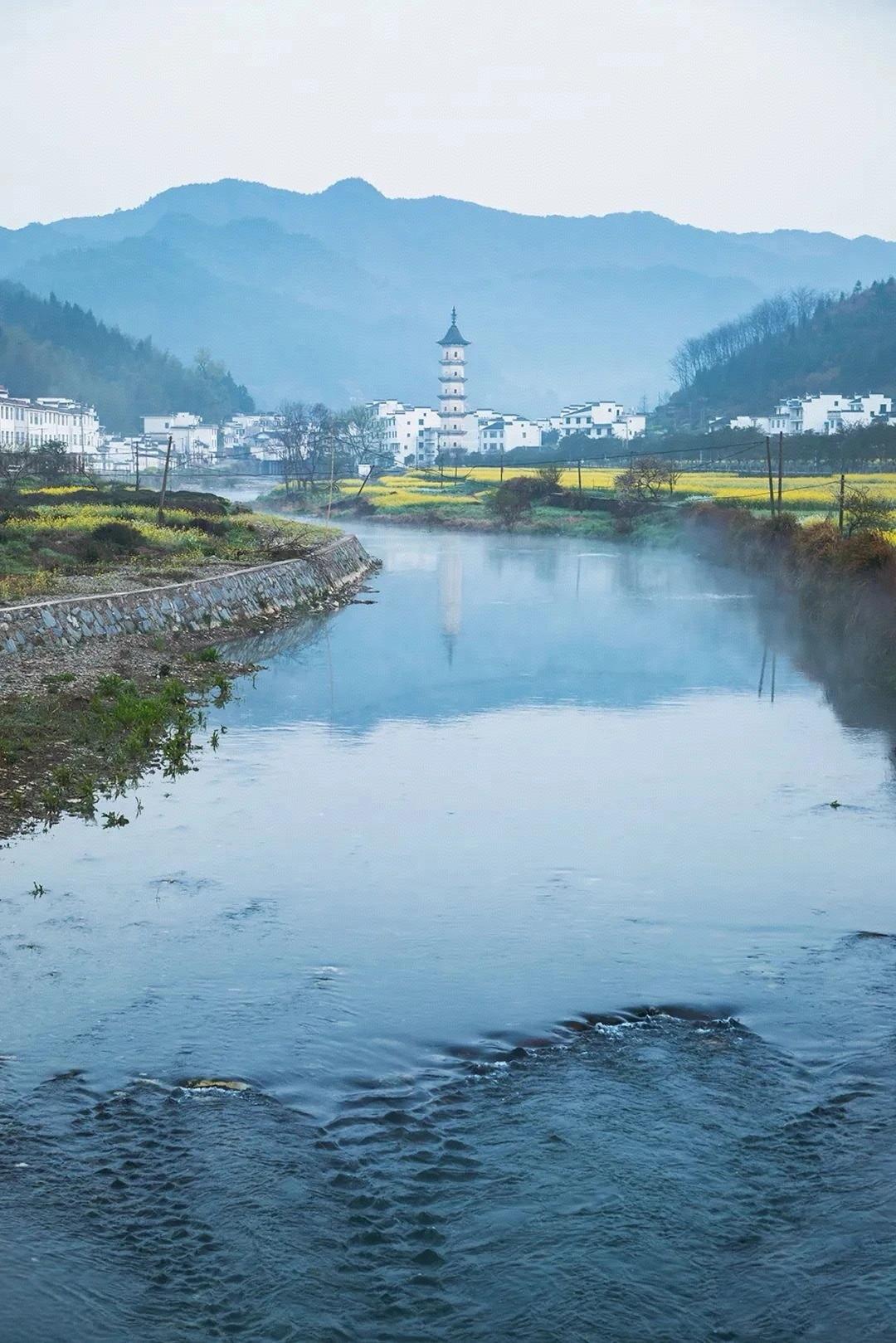 和朋友聊天，他们家的孩子现在已经大二了，在南京上大学的，每天早上起来的时间都是中