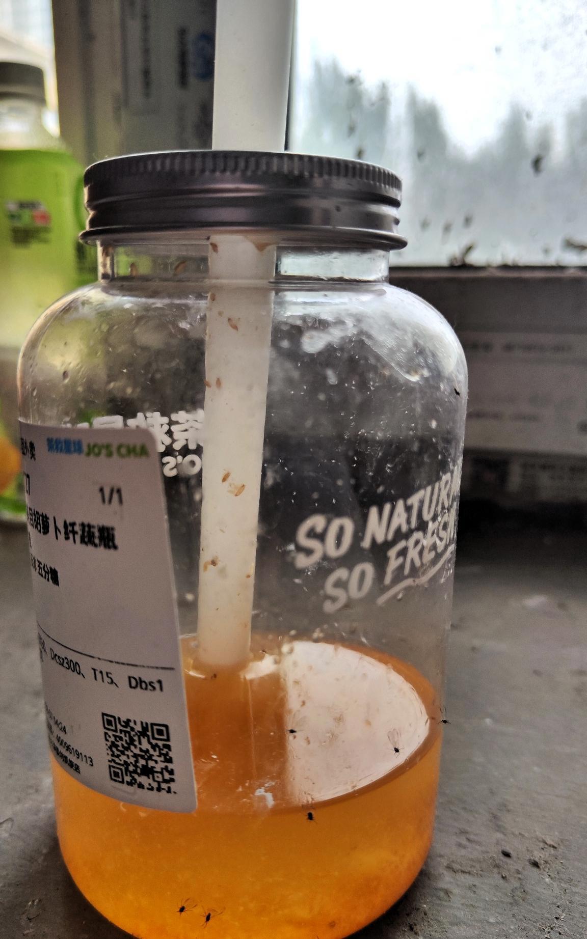 是不是有点恶心？实在是看不下去了……最近单元门坏了，总有一对儿小情侣在单元里逗