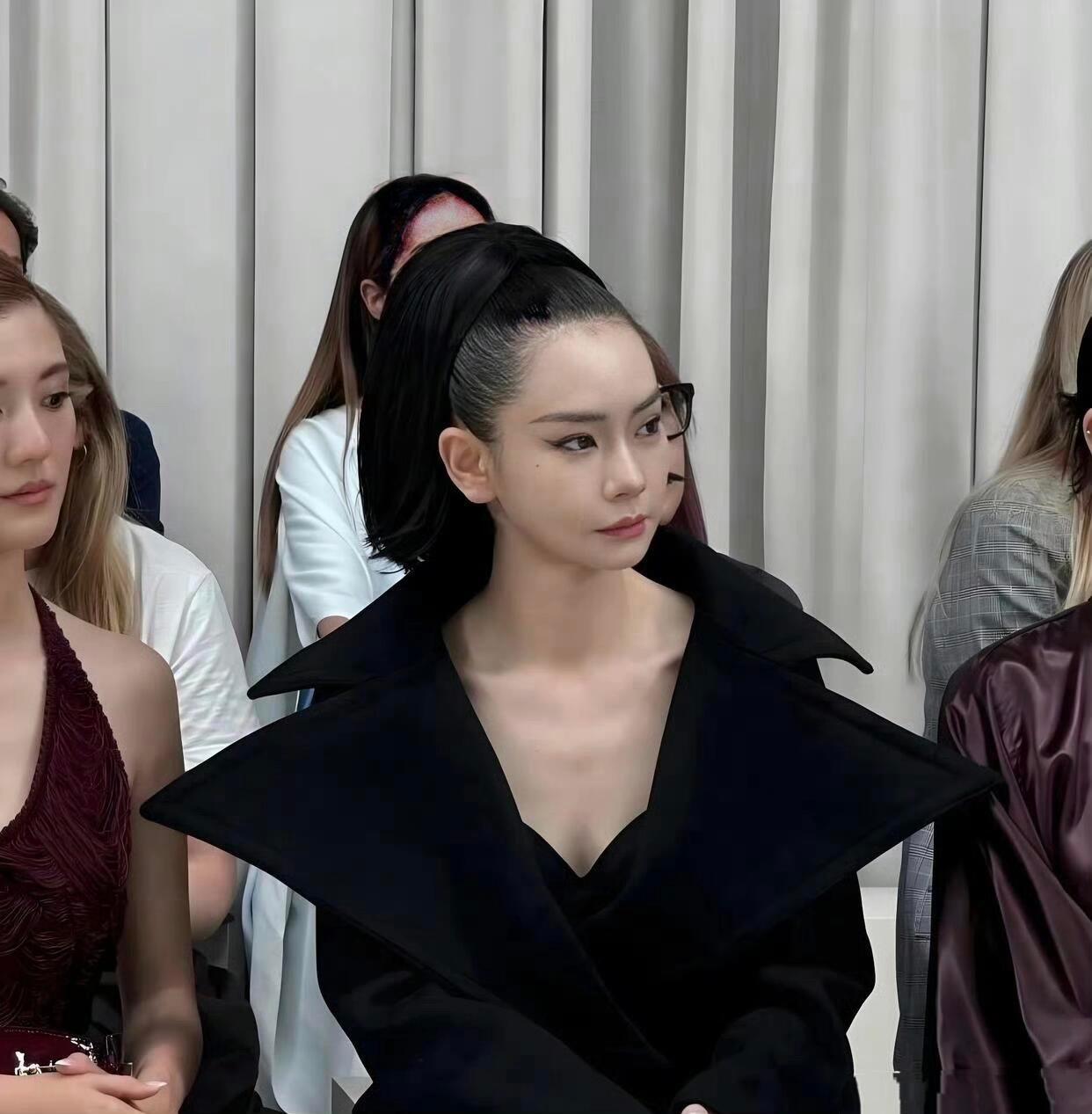 戚薇这头骨真是牛，真美女才敢光明顶