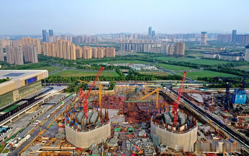 杭州楼市在2025年完美收官。2025年的杭州楼市堪称出色，纵观全国众多城市，