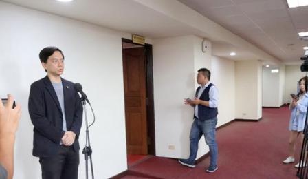 台湾政坛这股暗流，搞不好，真要发生一场政局滑变！表面上看，郑丽文上台之后喊得