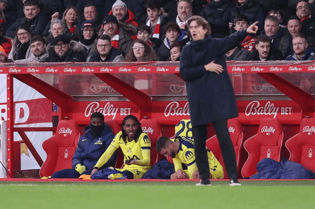 镜报: 斯彭斯不爽弗兰克将其换下, 本赛季2次和主帅发生冲突