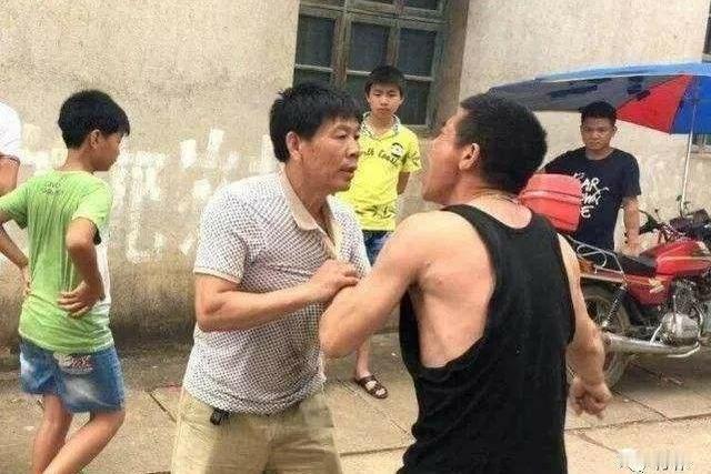 山东聊城，大爷有两个儿子，分家时，兄弟说好:老大给母亲养老送终，老二给父亲养老公
