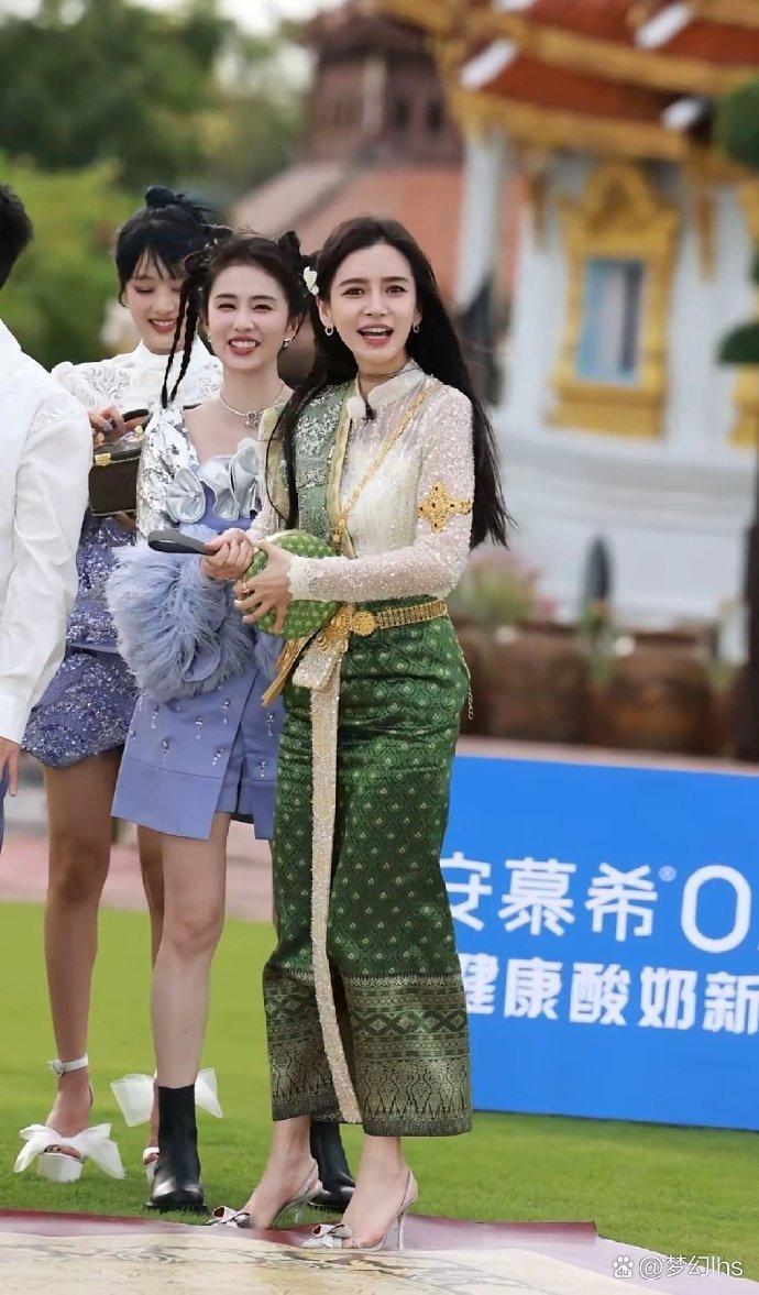 白鹿是美女，杨颖是女神，这就是区别，白鹿美的接地气，明艳靓丽，杨颖美的脱俗，飘逸