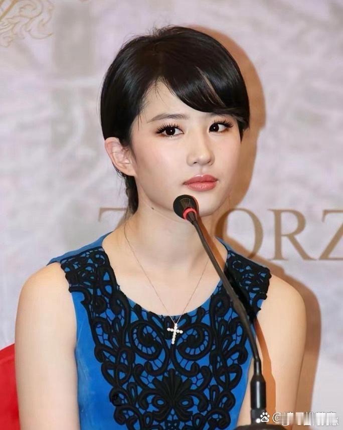 刘亦菲的美自带风骨，温柔沁入眉眼，坚韧藏于骨相，越品越有韵味。