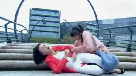 看见孕妇必须冲上去扶至少孕妇摔倒，她是需要人扶住，她既将生儿育女了，肯定不会以