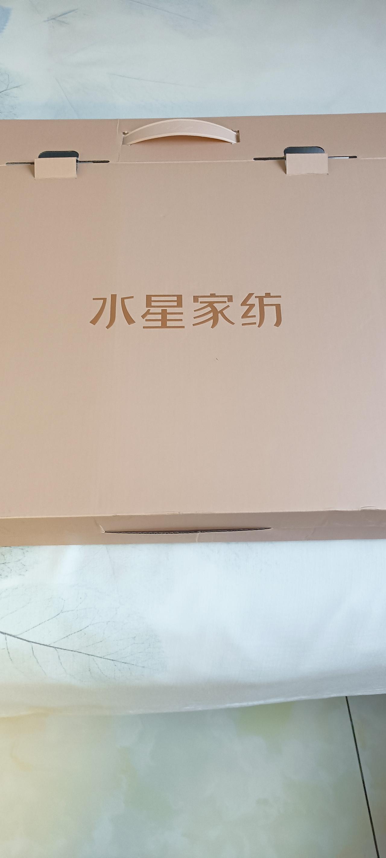 儿大不由娘啊！岁数大了，不得不承认，和孩子们有代沟啦！我在诊所打针，我女儿又