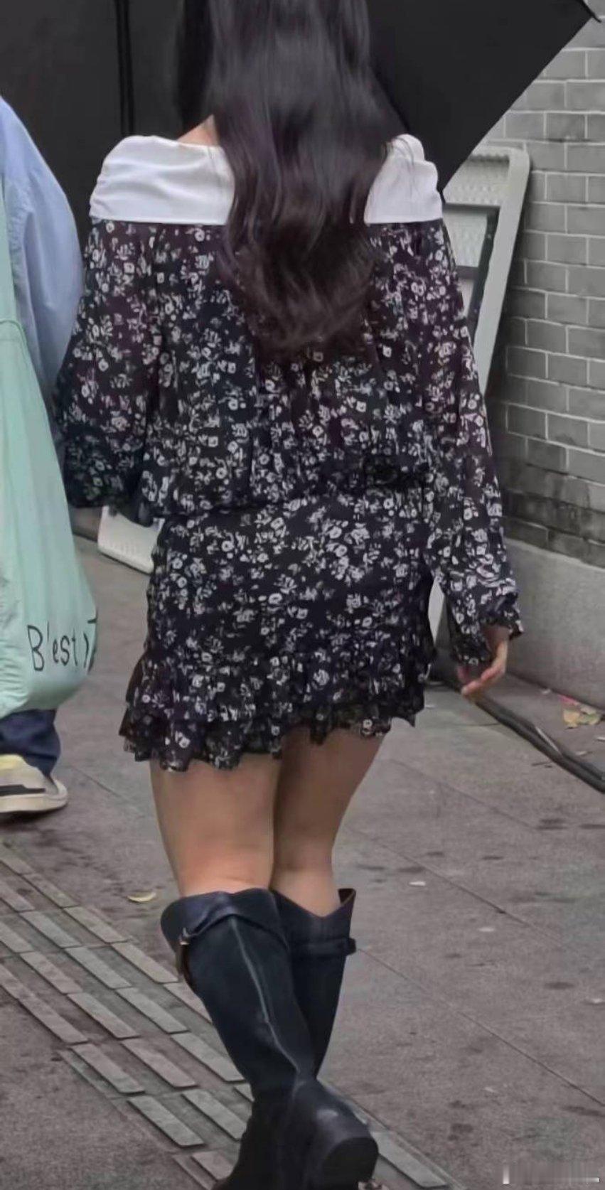 我还是喜欢沈月的大象腿，虎背熊腰。搞小团体职场排挤。