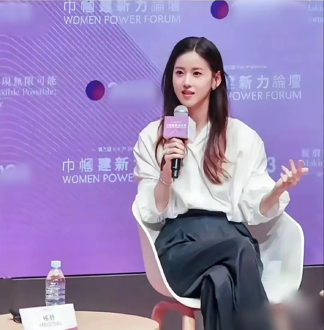 我有种预感，章泽天这次是真要“脱胎换骨”了。以前看她，总觉得还是当年那个清