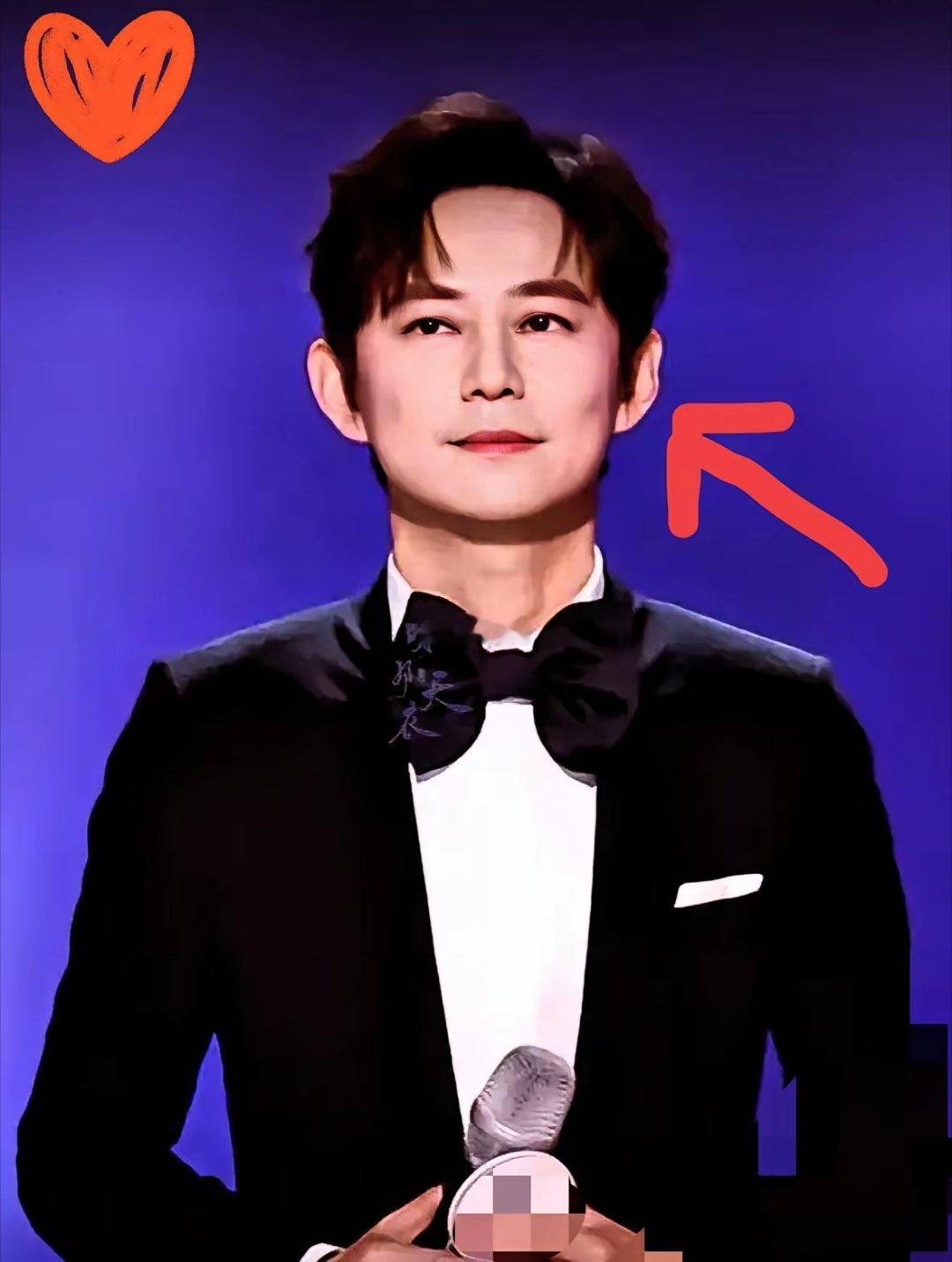 昨晚《声鸣远扬》总决赛，最失败的地方，就是让何炅当主持人，原因很简单，因为他竟然