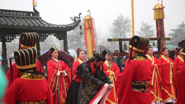 假如中国是一个联邦制的国家会怎样？联邦制这玩意，中国早在三千年前就玩过了，那时候