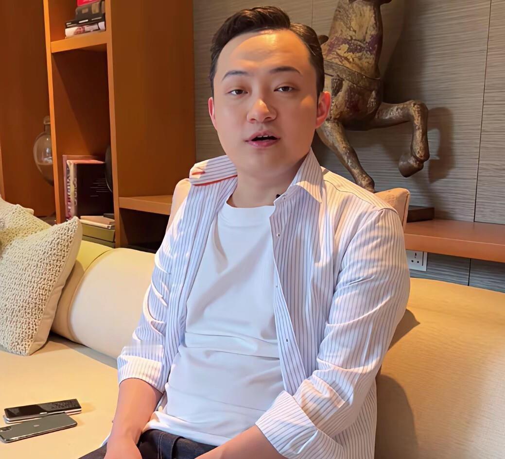 孙宇晨一篇小作文把景甜锤上热搜，最后一句“纯属虚构”直接让全网炸锅。三千多万彩礼
