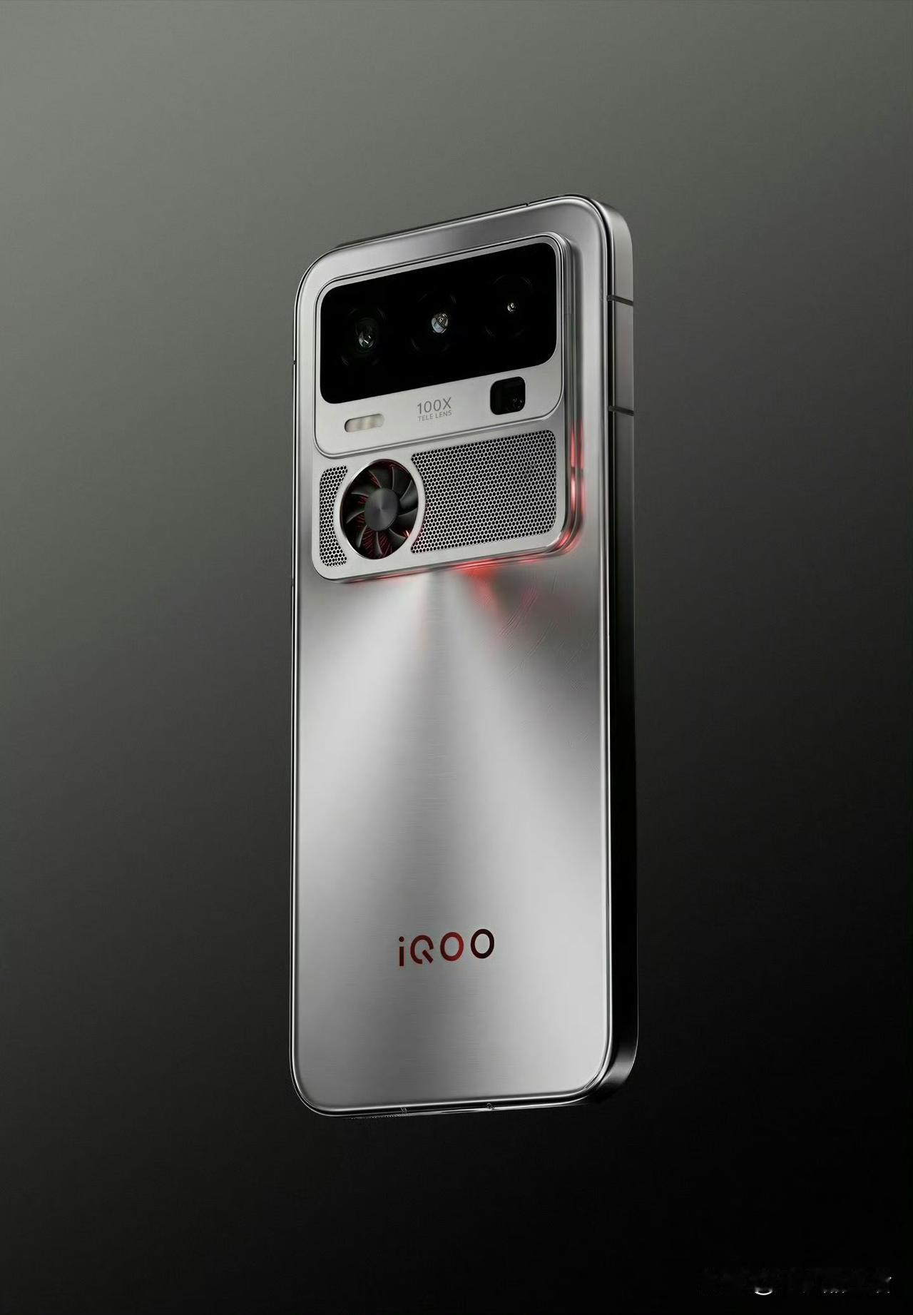 网上又曝光了新的iQOO15Ultra外观渲染图，这次倒是技术力拉满了，把之前网