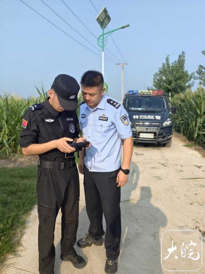 【#无人机生玉米救了72岁大爷一命#：七旬老人失联，安徽警方用无人机寻回】#七
