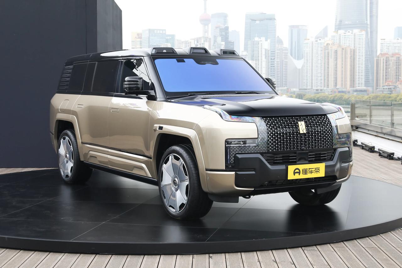 仰望U8L鼎世版将于9月12日正式上市，和U8不同，U8L定位纯走行政路线，主打