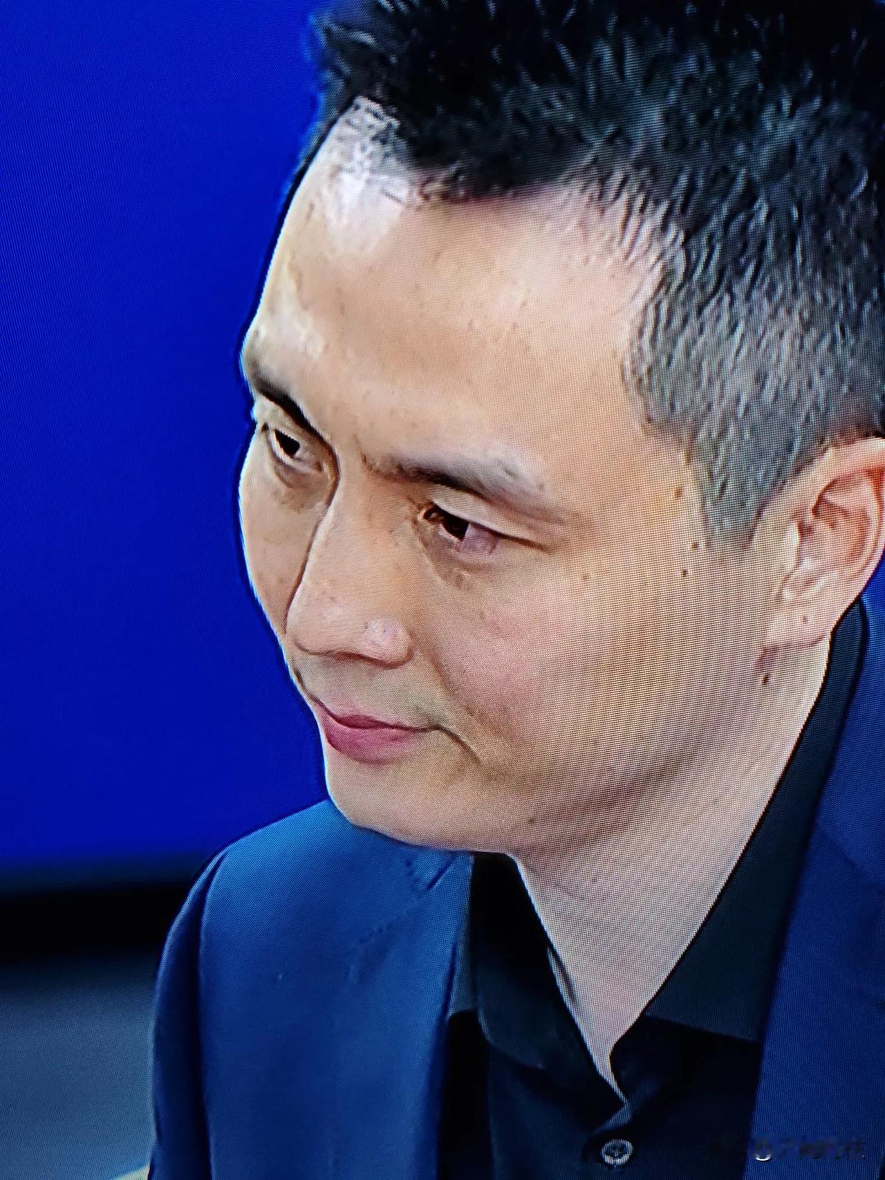 今晚7点30分，鲁沪有一场俱乐部杯半决赛之战，从实力和阵容看，山东男篮要逊色于对