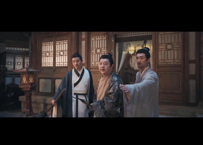 唐诡的物理攻击太有创意！诗人拿棍子当武器，卢凌风用巴掌开路，把戏班子打得落荒而逃