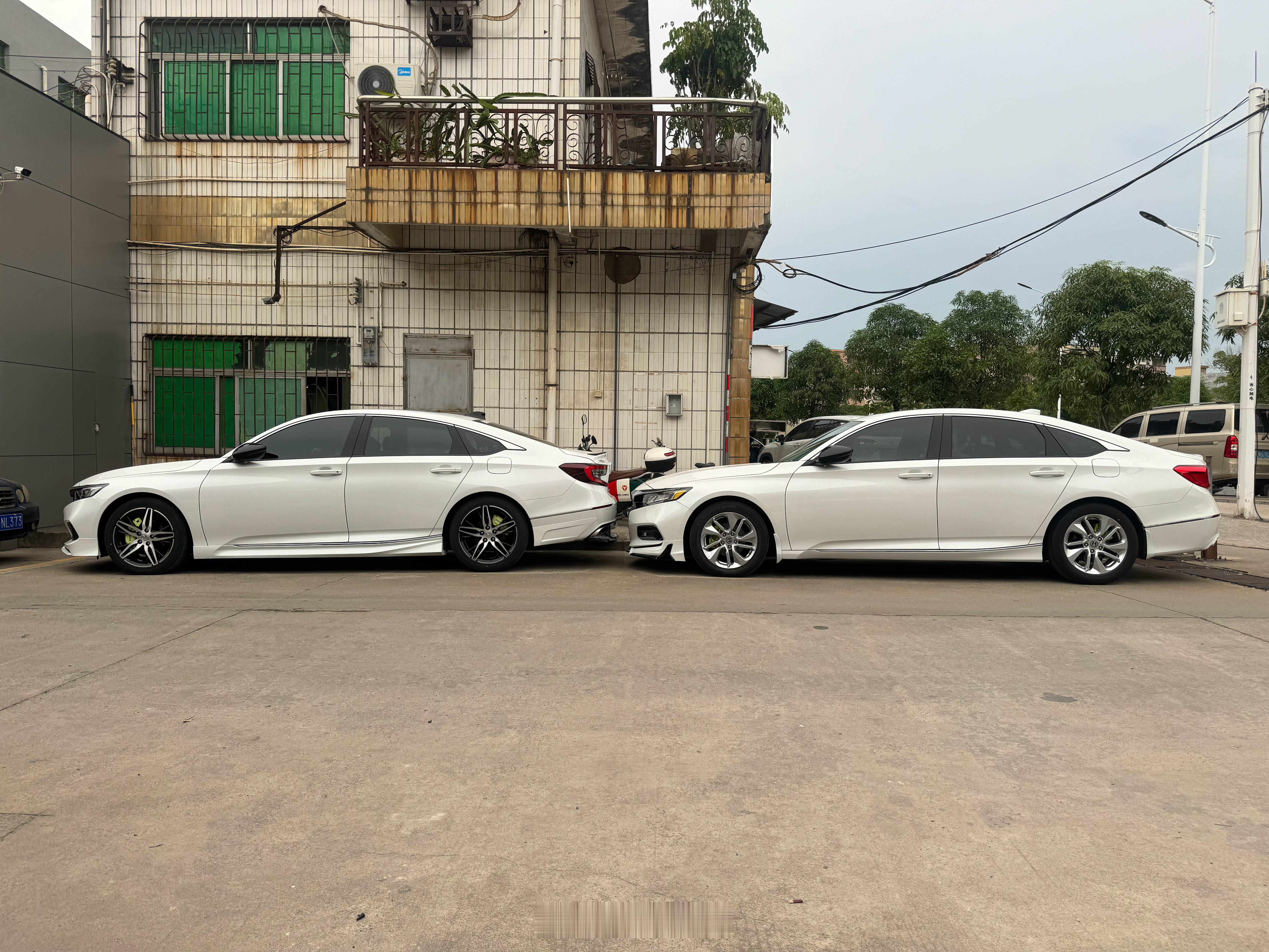 兄弟姐妹们，你们觉得哪一套轮毂更好看一点[doge]​​​