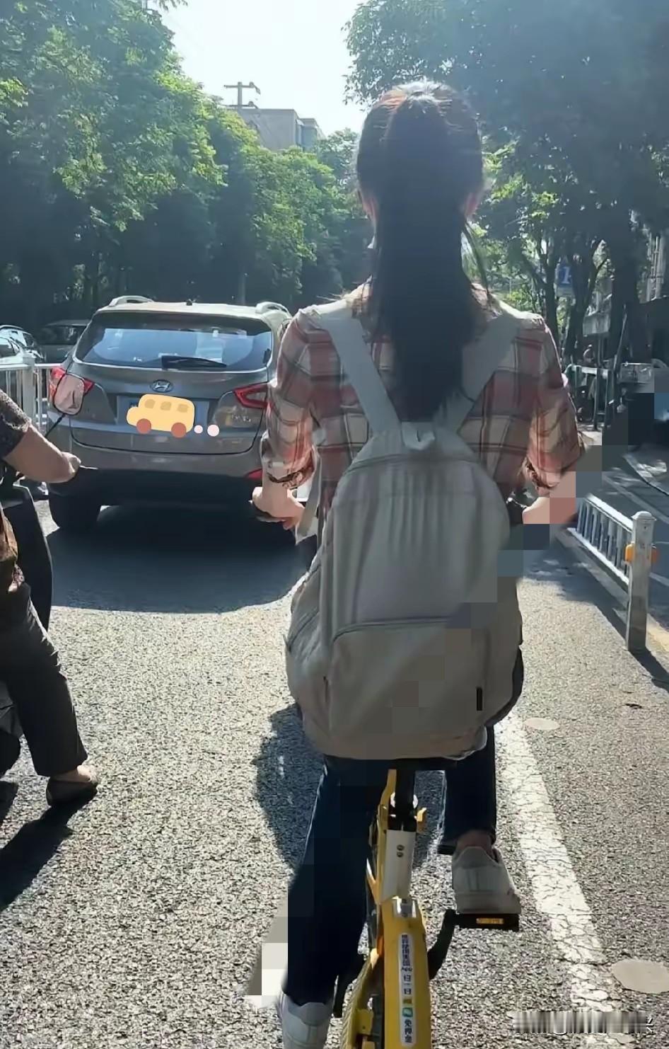 我儿子高一的时候早恋，我去学校找那位女生，到学校一看，哇好家伙，这小子真有眼光，