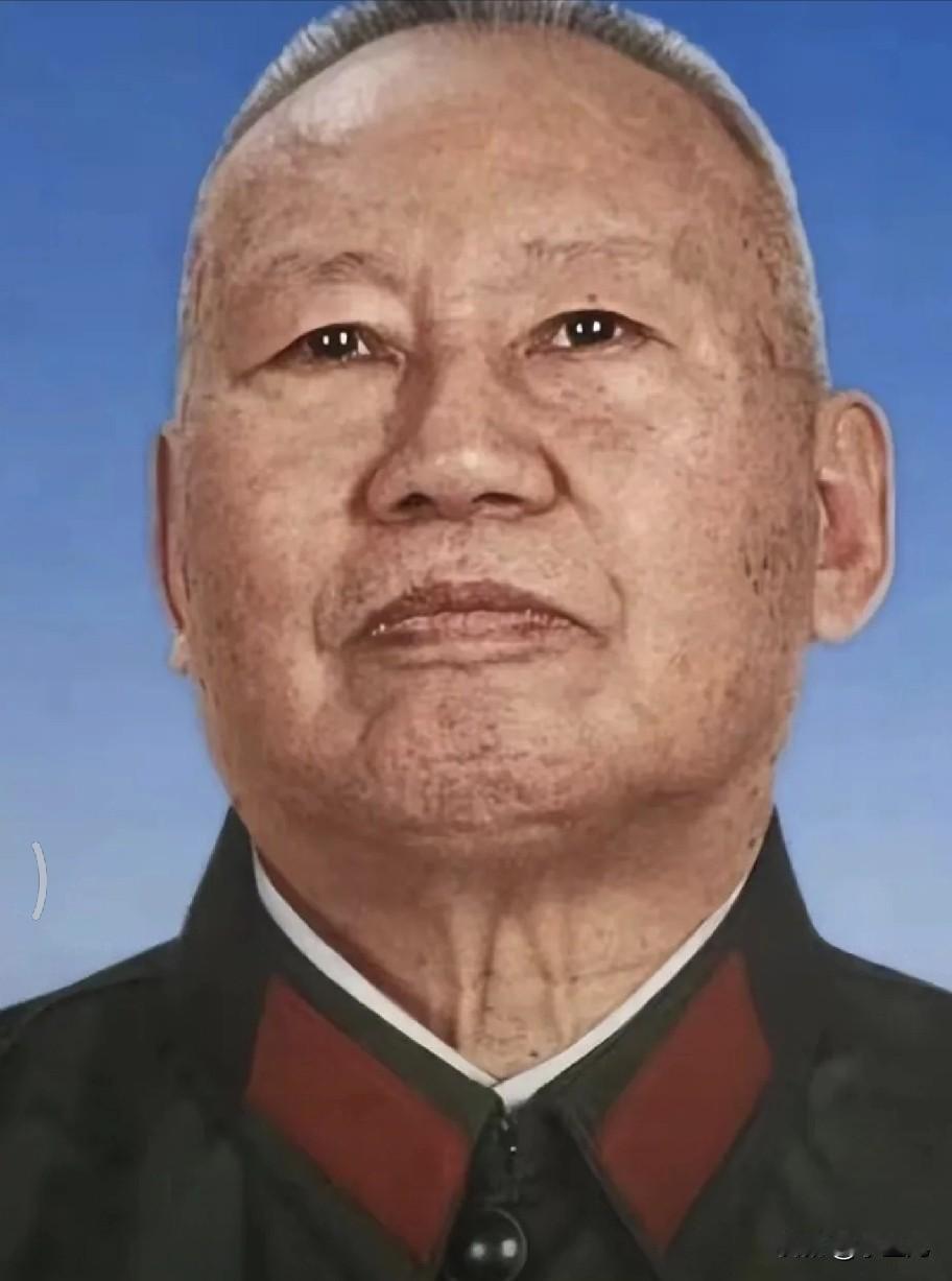 张积慧，一个鲜为人知的名字，却有着不平凡的经历。1978年，作为原空军副司令的他