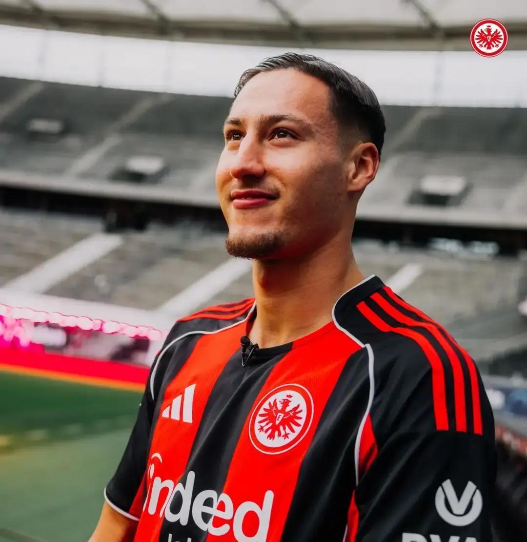 800万砸来德乙无名小卒17场12球，身价从5万飙到800万，只用了半年。