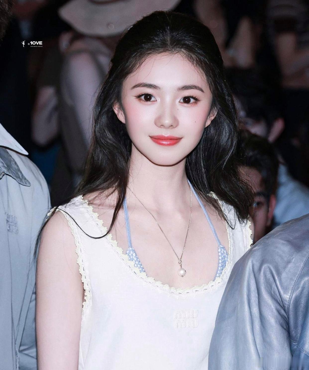 1.综艺《美滋美味》拟邀嘉兵：黄轩、刘浩存、王鸥、李雪琴，美食经营类剧综正式定档