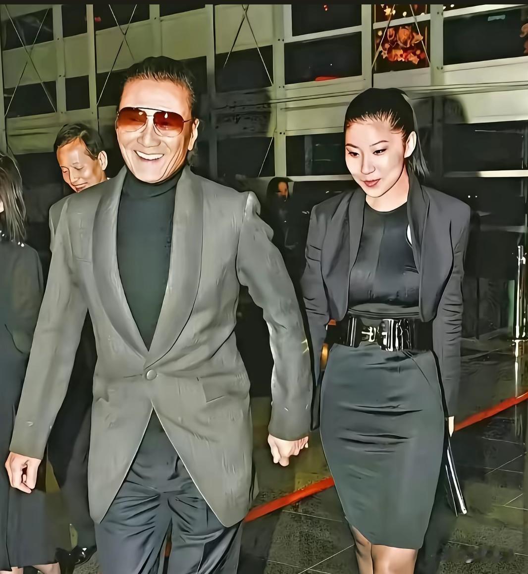 也不知道谢贤当年为什么会选择和coco在一起？这个女的要长相没长相，要身材没身材