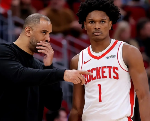 阿门这种球员，很挑队伍的，在火箭他不值顶薪，在投射强的队就值阿门顶薪的话，就