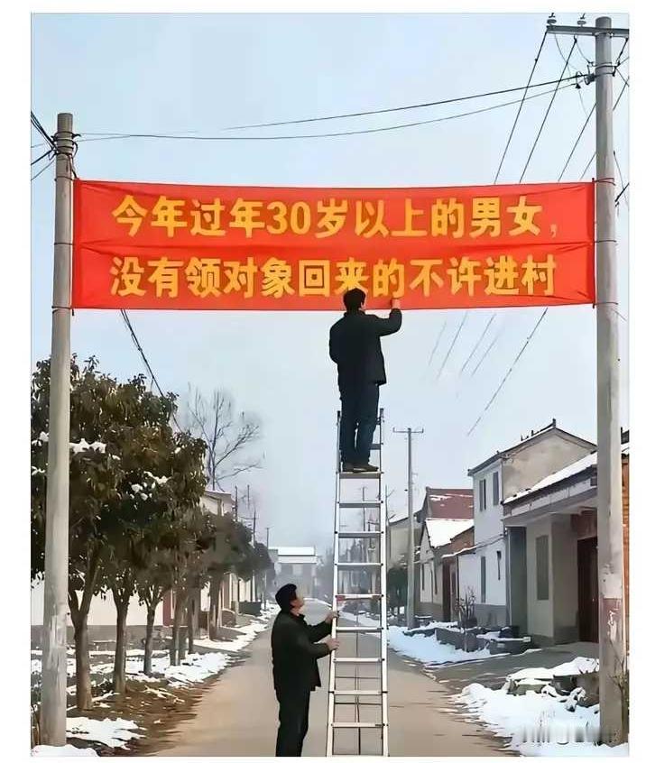 本来以为打工仔城里无处安家，没想到，村里也回不去了。昨天，家里小弟给大周发来了