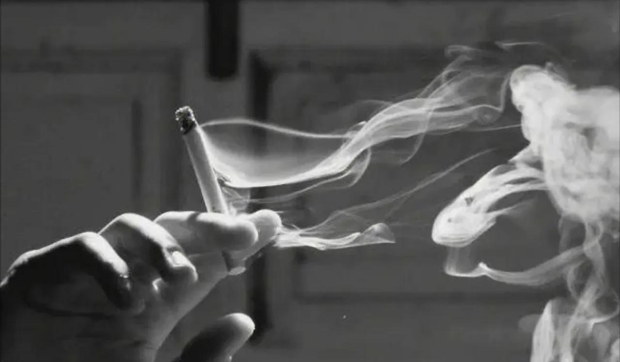 “这就是嘴欠的后果！”北京女子在朋友圈发泄：“在办公室抽烟的人是傻吗？怎么还不去