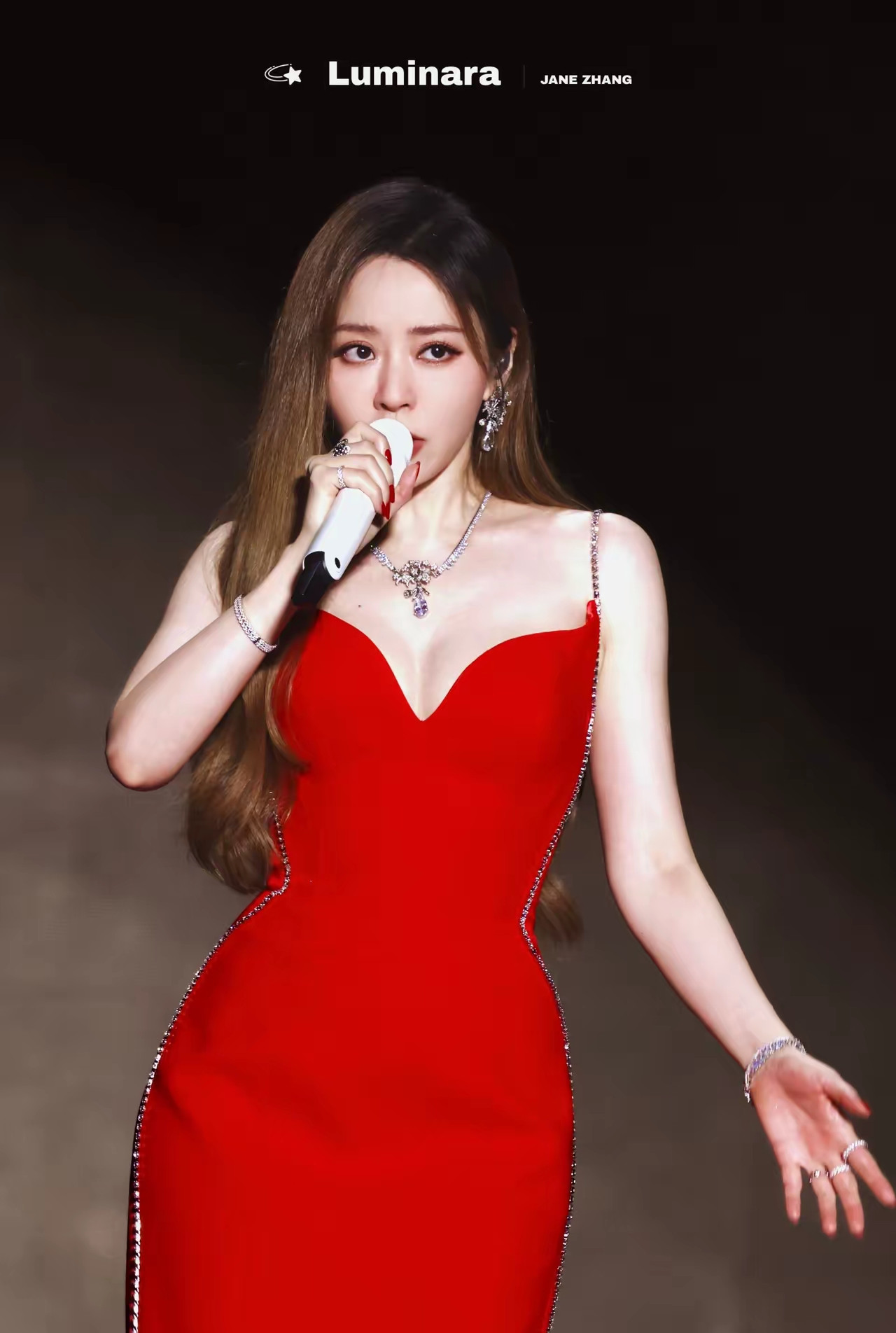 你觉得张靓颖变化大吗？我觉得她最近变化太大了，原来越漂亮了。越来越有魅力了，特别是离婚后这段时间。我