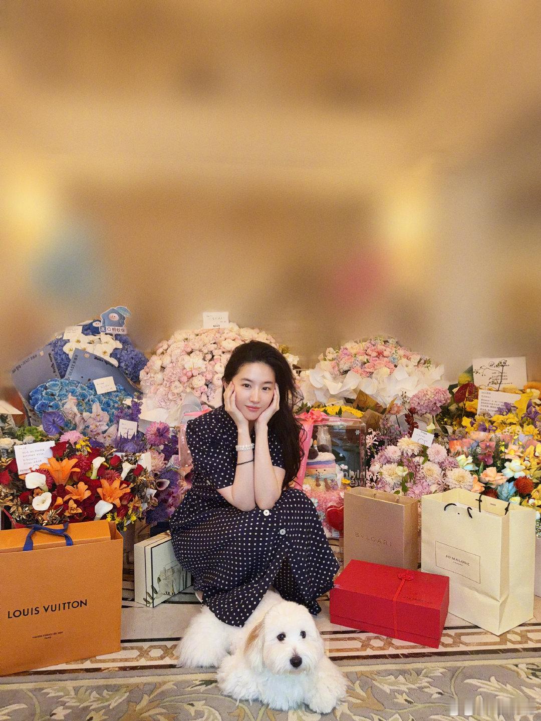 #刘亦菲#生日乐快啦！愿“刘”下的全是惊喜，“亦”路铺满星光，“菲”常闪亮的你永远是焦点🌟愿新的一