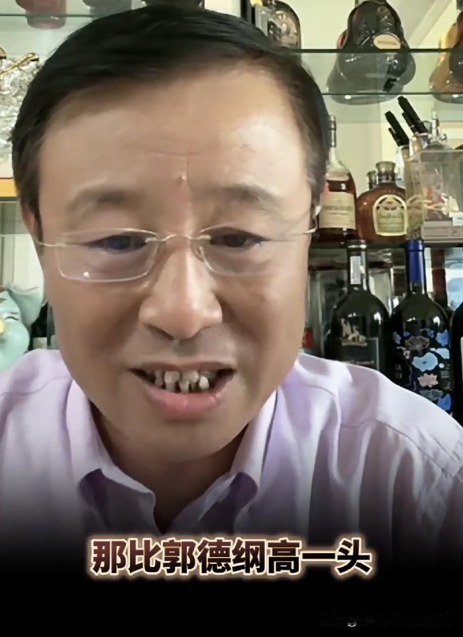 某网友拿身高对比大师哥贾伦和郭德纲，贾伦一番话点透评价人的标尺！有网友调侃贾伦