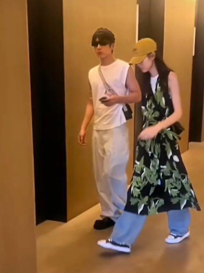 让人羡慕的爱情，井柏然和刘雯两个人好低调呀，猝不及防的秀恩爱，娱乐圈也是少有的了