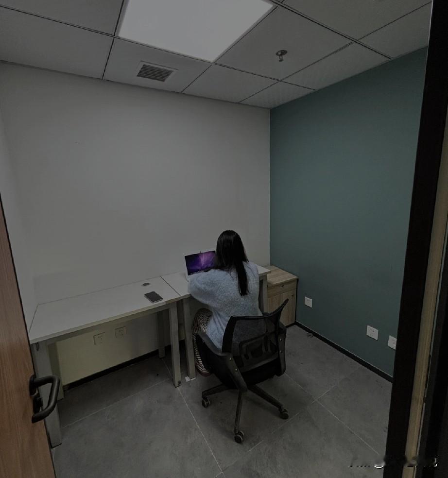 白嫖出新高度[捂脸哭]前同事说她前两天应聘到一家算上老板只有5个人的私人小电商公司