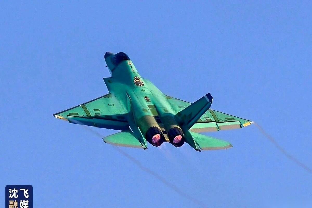 一年一百架。我就问，还有谁？！新年第一天，沈飞直接把一架绿油油的歼-35量产