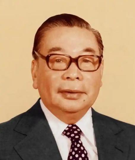 1982年，蒋经国健康状况持续恶化，可就在这时，他却冒出一个令主治医师频频摇头、