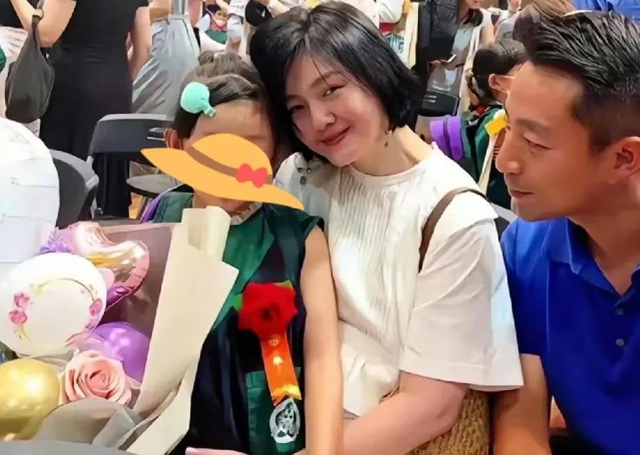 你们发现了吗？其实大徐真的挺爱汪的，甚至超越了孩子！后来，也许是因爱生恨吧！早