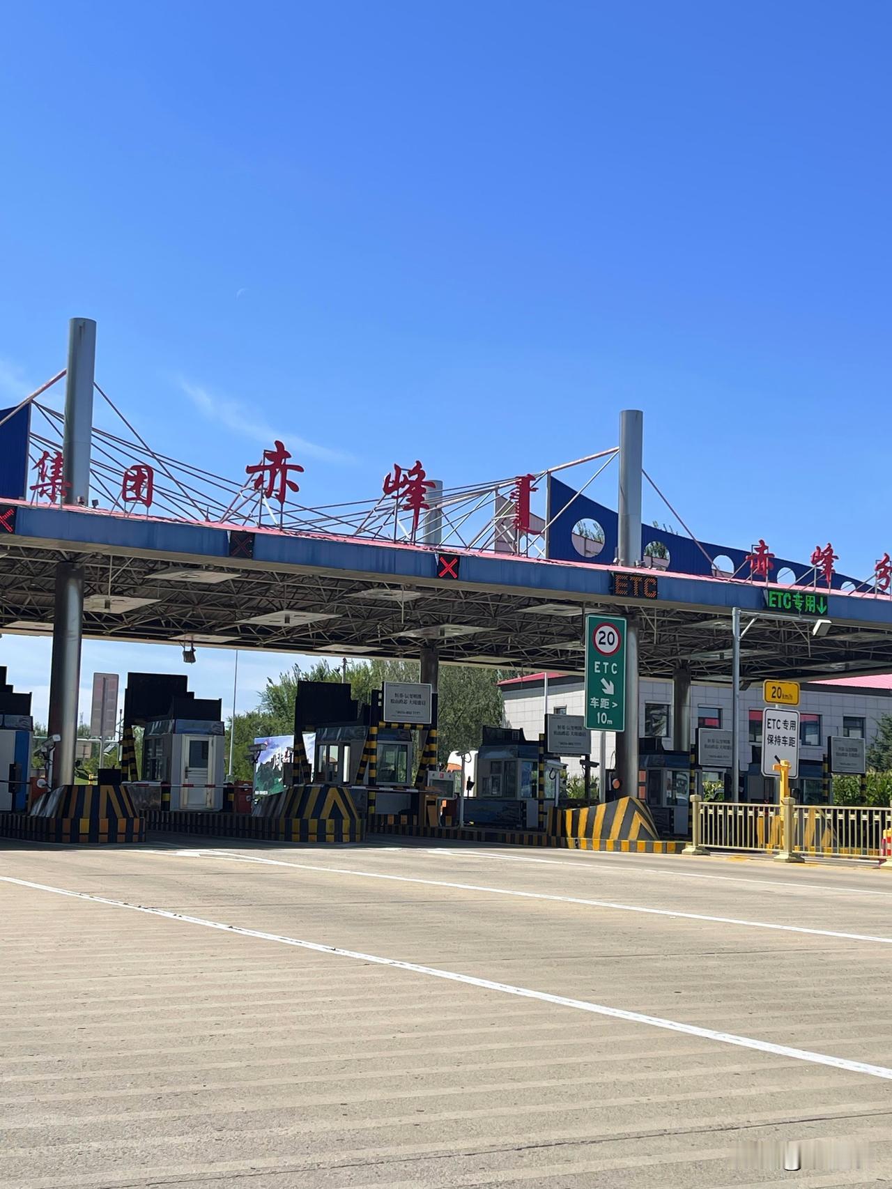 昨天本来计划从沈阳去河北的汤泉宫泡温泉，走到半路一打听，这个温泉正在装修暂停对外