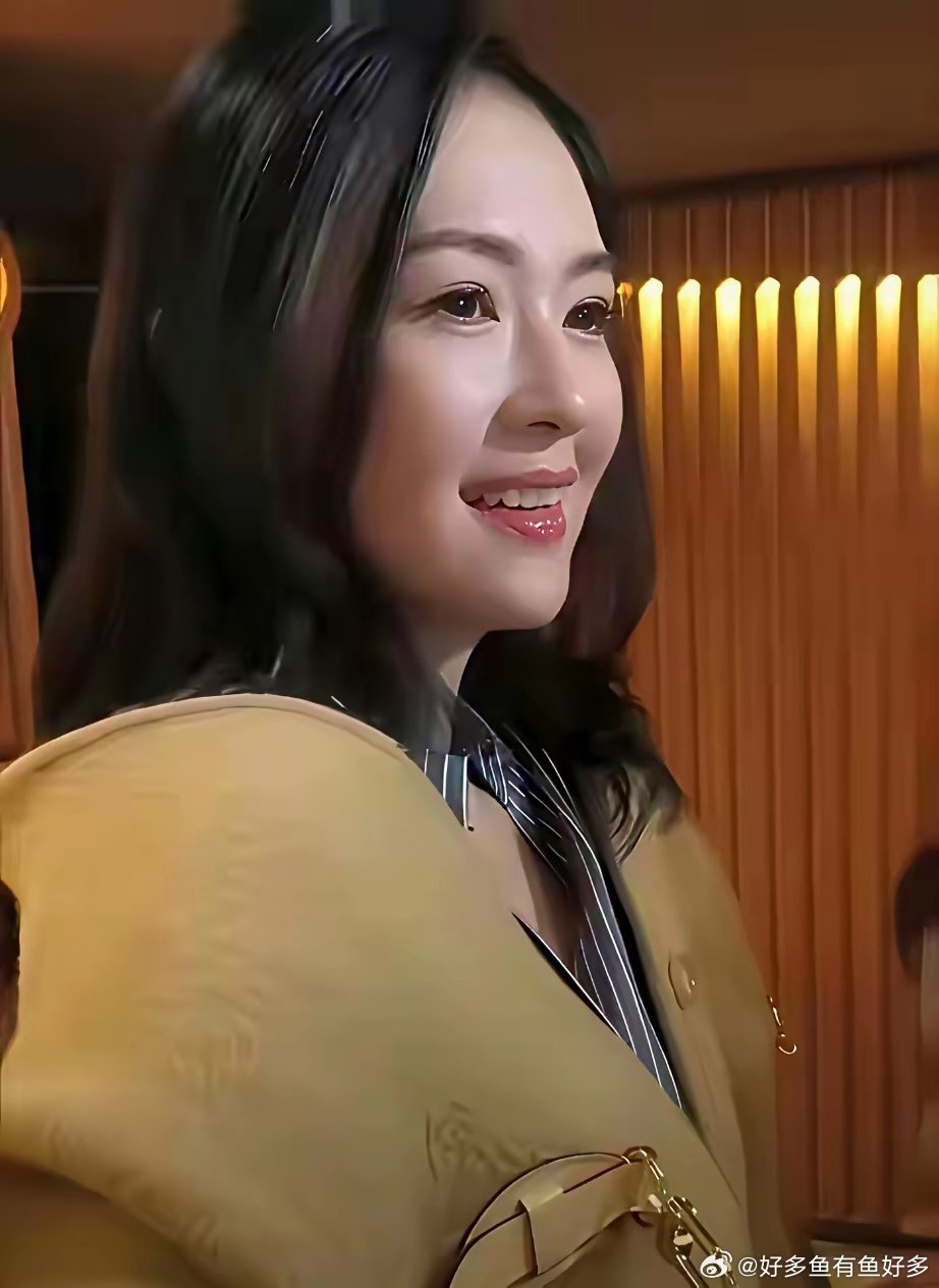 女明星的颜值真是个谜，比如说章子怡，上个月为了新电影增肥，脸看上去有点肿，近几天