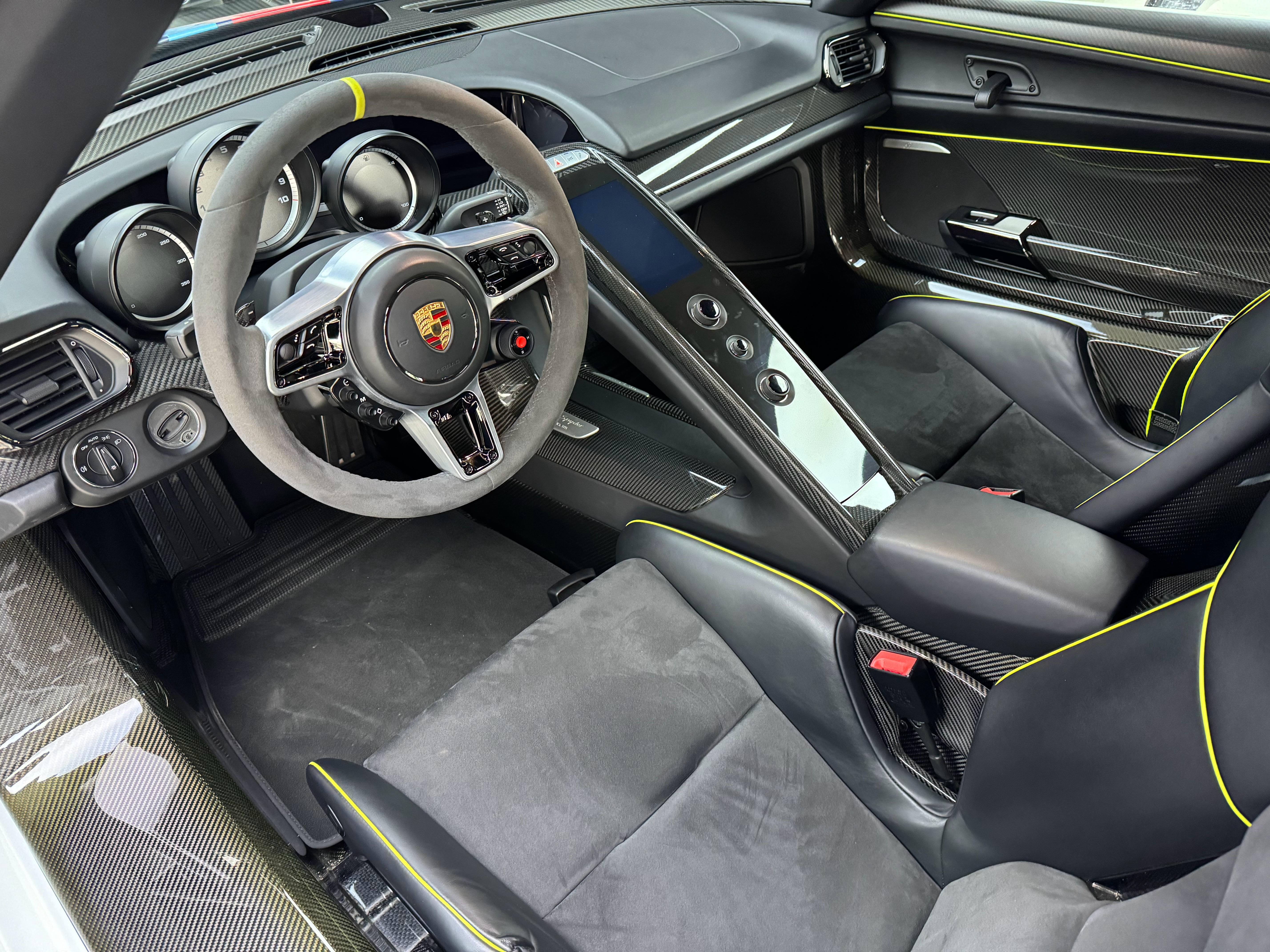 目前精品保时捷小公里918行情、超越了准新法拉利812C的行情。