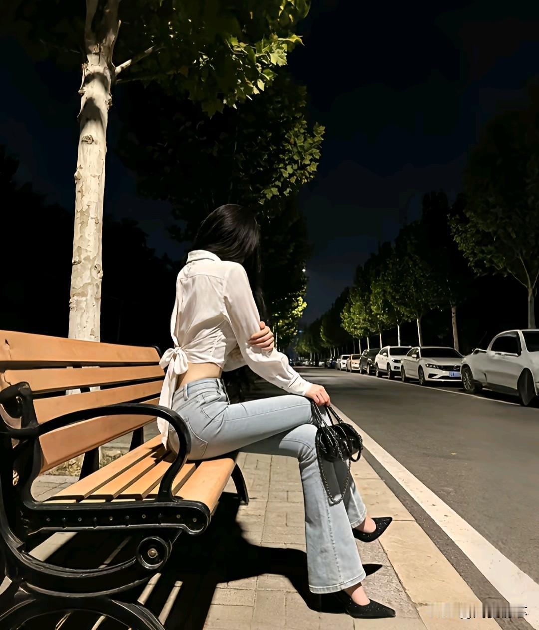 “时间终会告诉你，任何东西都会过期。烟火再美，也只是一瞬间”“总