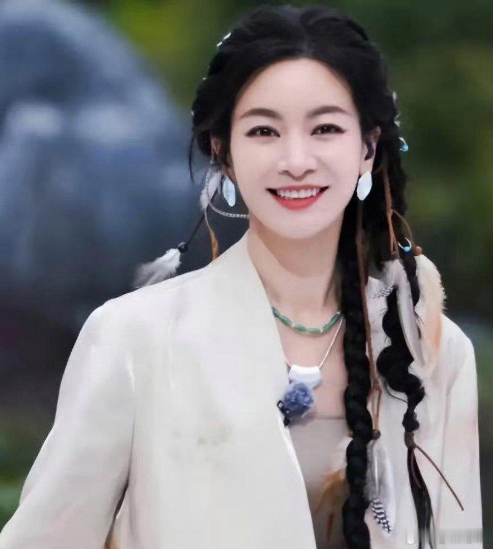 张泉灵说李晟是家里最不卷的，网友：晟姐的家庭教育是很好的。原生家庭很棒！5月15