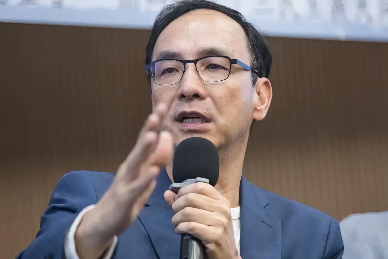 朱立伦的时代彻底结束了！随着今天朱立伦交出国民党智库董事长一职，郑丽文正式接任国